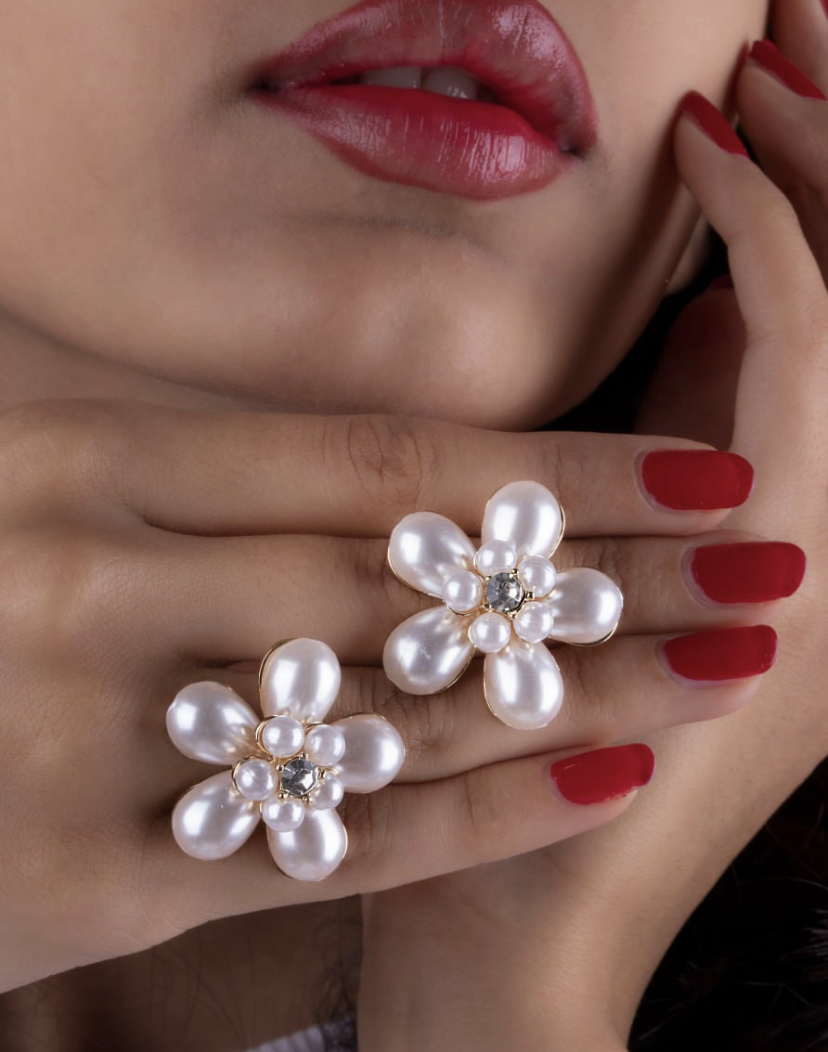 گوشواره مروارید طرح گل استیل رنگ ثابت