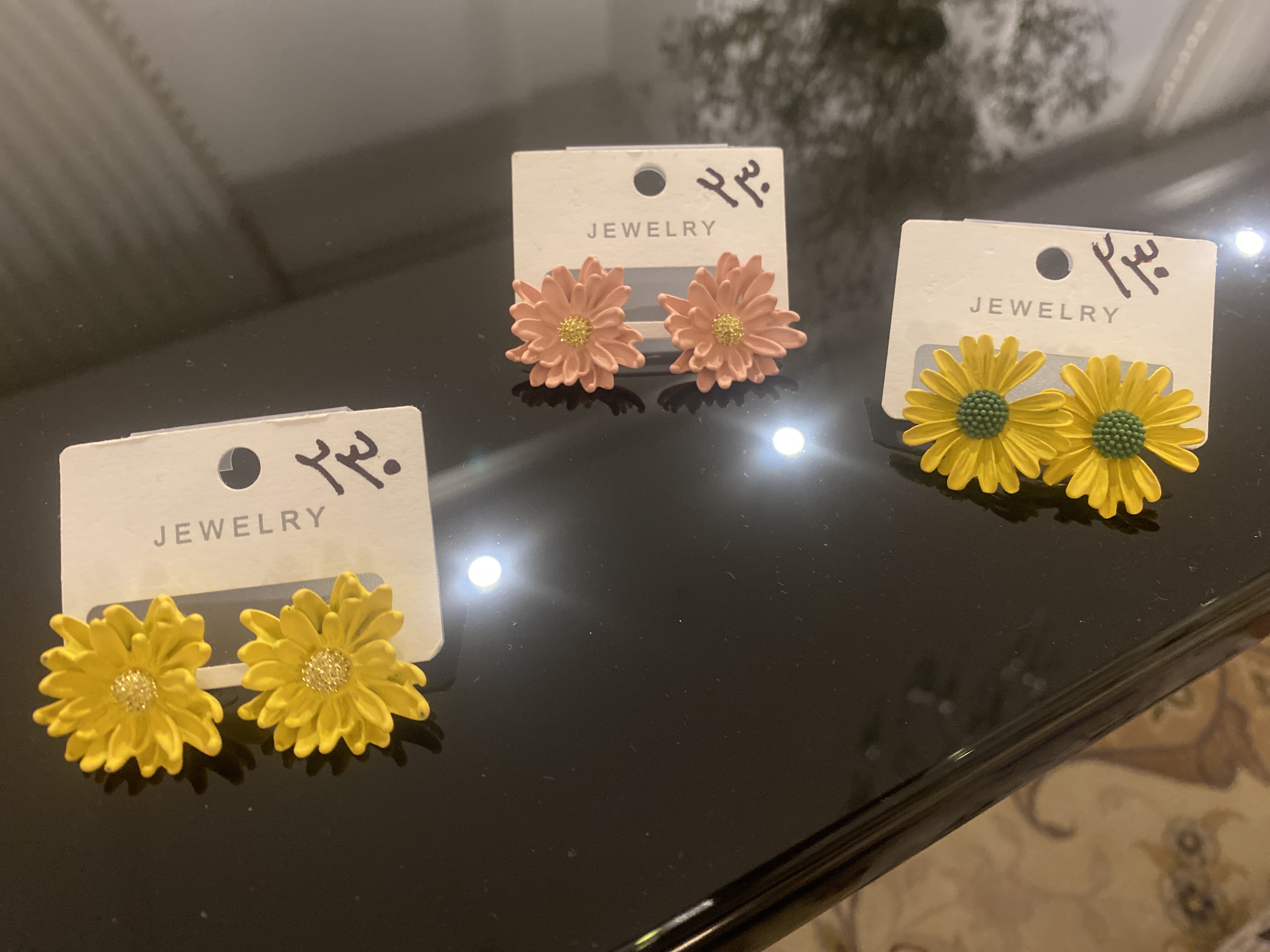 گوشواره فانتزی رنگی طرح گل